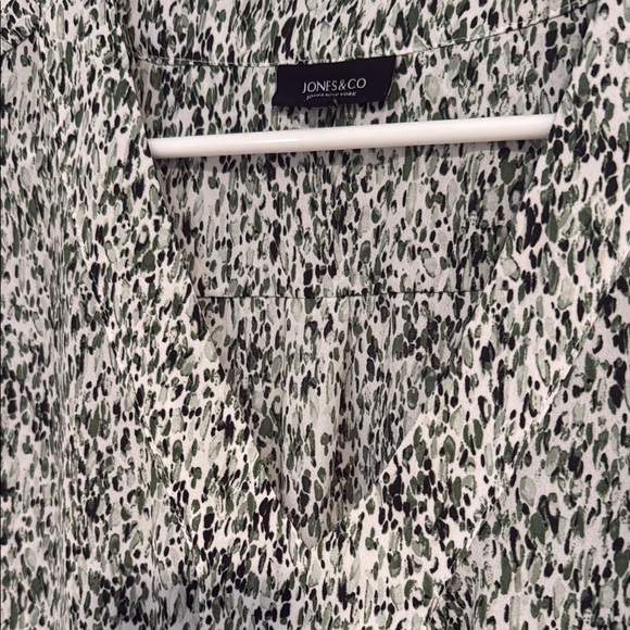 Jones & Company Green, Black and White Relaxed 3/4 Sleeve Blouse - Picture 3 of 5